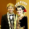 Resepsi Pernikahan Arumi Bachsin dan Emil Dardak Menggunakan Adat Jawa
