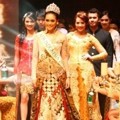 Vania Larissa di Konser Menuju Miss World 2013