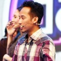 Denny Cagur Saat Menjadi Host Acara Musik 'Dahsyat'