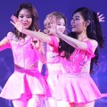 Penampilan Sooyoung, Sunny dan Tiffany di Atas Panggung