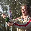James Hunt Rayakan Kemenangannya