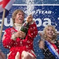 James Hunt Rayakan Kemenangannya