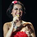 Aksi Panggung Julia Perez di Inbox Awards 2013