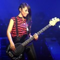 Aksi Panggung Chua Kotak di 'Konser Ener9i: Rock Never Dies'