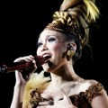 Ayu Ting Ting dengan Gaun Anne Avantie