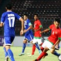 M. Hargianto Lepas dari Penjagaan Pemain Filipina