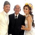 Ruben Onsu dan Wenda Tan Berfoto Bersama Keluarga