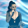 Katy Perry Raih Piala Best Female