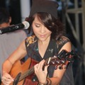 Lala Karmela Saat Tampil di 'Nova Ladies Fair 2013'