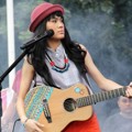 Sheryl Sheinafia Saat Tampil di 'Nova Ladies Fair 2013'
