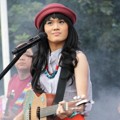 Sheryl Sheinafia Saat Tampil di 'Nova Ladies Fair 2013'