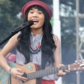 Sheryl Sheinafia Saat Tampil di 'Nova Ladies Fair 2013'