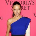Adriana Lima di Pink Carpet Victoria's Secret Fashion Show 2013