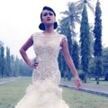 Julia Perez Tampil Anggun Mengenakan Kebaya