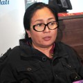 Dewi Irawan Saat Jumpa Pers Film 'Ketika Tuhan Jatuh Cinta'