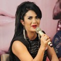 Krisdayanti Saat Peluncuran Album 'Persembahan Ratu Cinta'