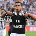 Carlos Tevez di Pertandingan Serie A Juventus VS Genoa CFC