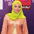 Dewi Sandra Hadir di 'Yahoo OMG! Awards 2013'