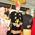 Teuku Wisnu dan Keluarga Disambut oleh Perwakilan Keluarga Shireen Sungkar