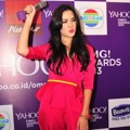 Raisa Raih Piala Most Wanted Female 'Yahoo OMG! Awards 2013'