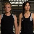 Josh Hutcherson dan Jennifer Lawrence Masih Harus Bersandiwara di Hadapan Rakyat Panem