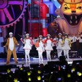 Crayon Pop dan Ylvis Nyanyikan 'Bar Bar Bar' di MAMA 2013