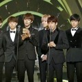 Infinite Raih Piala Best Male Group