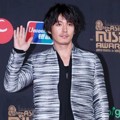 Jang Hyuk di Red Carpet MAMA 2013