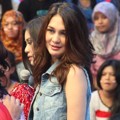 Luna Maya Saat Menjadi Host Acara Musik 'Dahsyat'