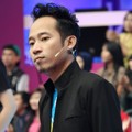Denny Cagur Saat Menjadi Host Acara Musik 'Dahsyat'