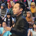 Denny Cagur Saat Menjadi Host Acara Musik 'Dahsyat'