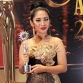 Dinda Kirana Raih Piala Aktris Utama Paling Ngetop