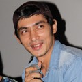 Abimana Aryasatya Saat Jumpa Pers Film '99 Cahaya di Langit Eropa'