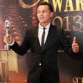 Andhika Pratama Raih Piala Presenter Paling Ngetop
