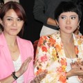 Revalina S. Temat dan Poppy Sovia di Premiere Film 'Isyarat'