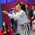 Zaskia Saat Tampil di Acara Musik 'Dahsyat'