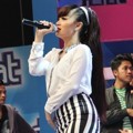 Zaskia Saat Tampil di Acara Musik 'Dahsyat'