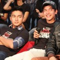 Deva Mahendra dan Adipati Dolken di Jumpa Pers Film 'Slank Nggak Ada Matinya'