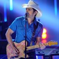 Penampilan Brad Paisley di People's Choice Awards 2014