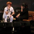 J-Hyo LC9 dan Salah Satu Penonton Beruntung yang Naik ke Atas Panggung