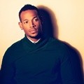 Marlon Wayans Berpose untuk Majalah Online Rolling Out