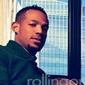 Marlon Wayans Berpose untuk Majalah Online Rolling Out