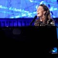 Sara Bareilles dan Carole King Menyanyikan Lagu 'Beautiful'