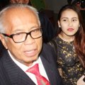 Ayu Ting Ting Saat Mendatangi Pengadilan Agama Depok