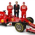 Fernando Alonso dan Kimi Raikkonen Perkenalkan Mobil Baru Tim Ferrari