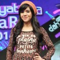 DJ Una Saat Jumpa Pers Dahsyatnya Awards 2014
