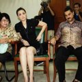 Christy Jusung dan Jay Alatas Saat Datangi Pengadilan Agama Jakarta Selatan