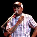 Glenn Fredly Saat Tampil di Konser 'Singing Toilet'
