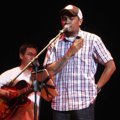 Glenn Fredly Saat Tampil di Konser 'Singing Toilet'