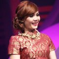 Rina Nose Saat Menjadi Host Acara AFI 2013